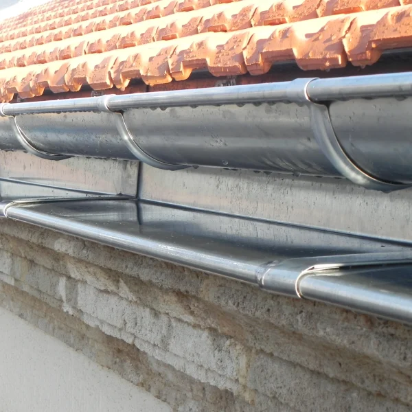 7 Pose de Gouttières Zinc